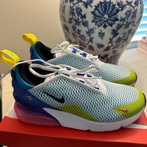 Nike AirMax 270 Youth 3